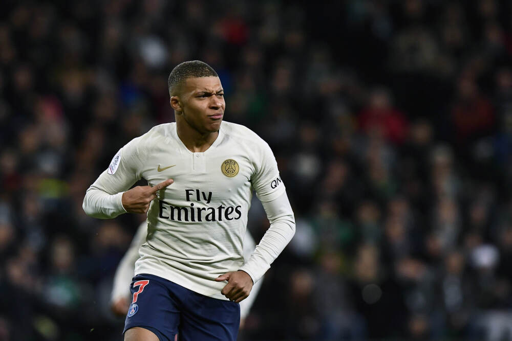 努比亚“太拼了”，16GB+512GB跳水1909元，高配旗舰跌至清仓价